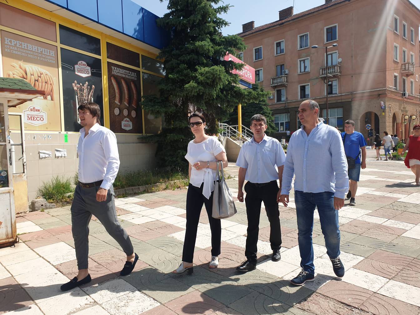 Кандидатите за народни представители от ГЕРБ-СДС-Кюстендил на среща в Бобов дол